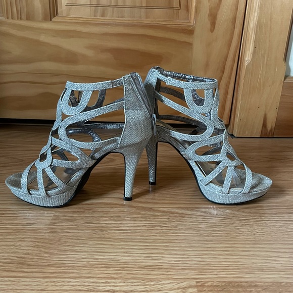 Silver sparkly open toed heels - Picture 5 of 5